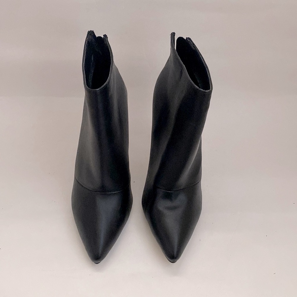 Black pump boots